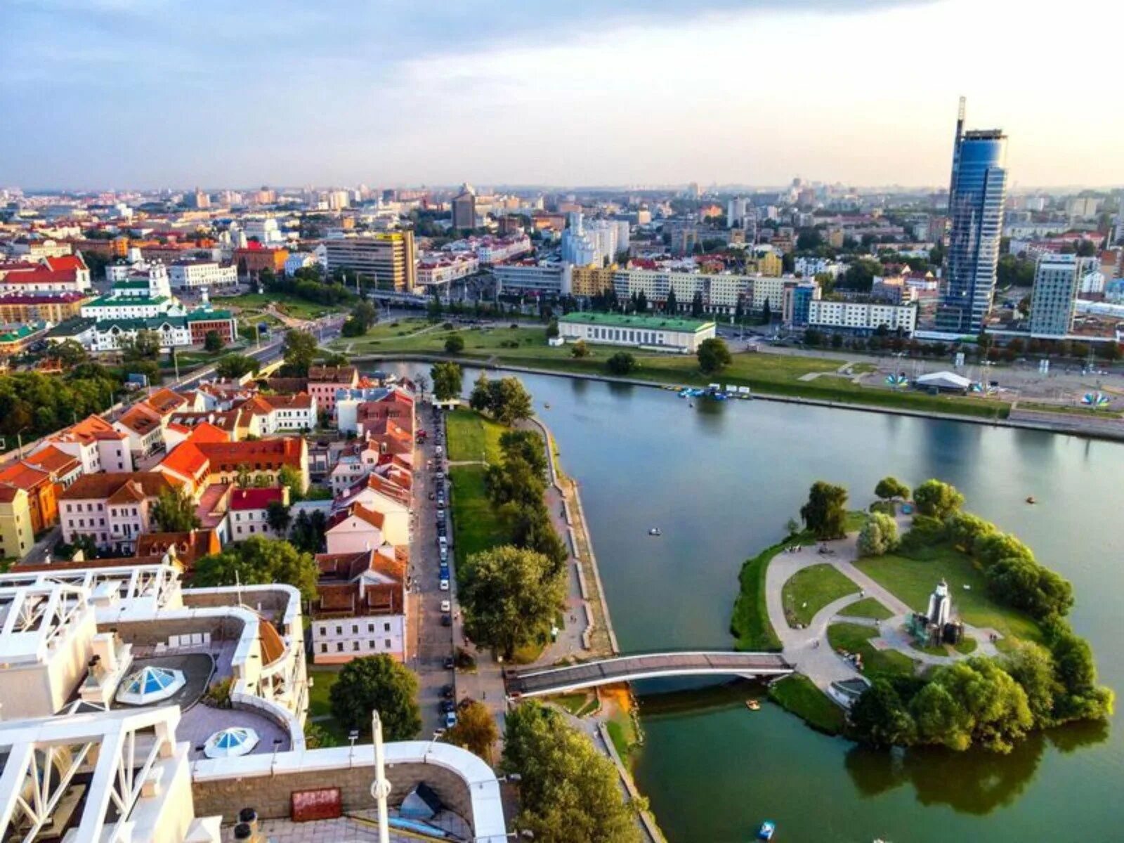 Беларусь центр города. Белоруссия Минск. Минск (город). Минск вид Немига. Минск Немига сквер.