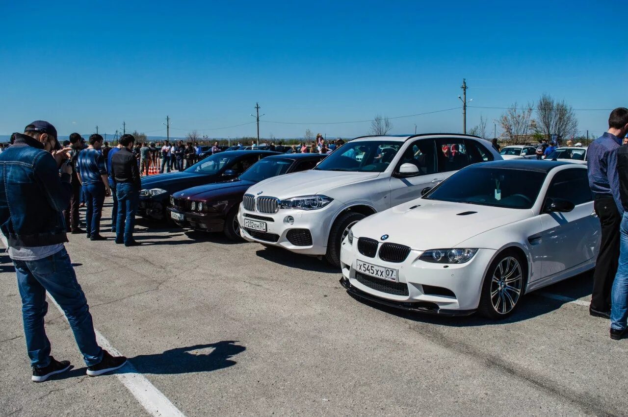 Бмв кбр. Сходка bmw. много машин. bmw краснодар. сходка бмв в краснодаре.