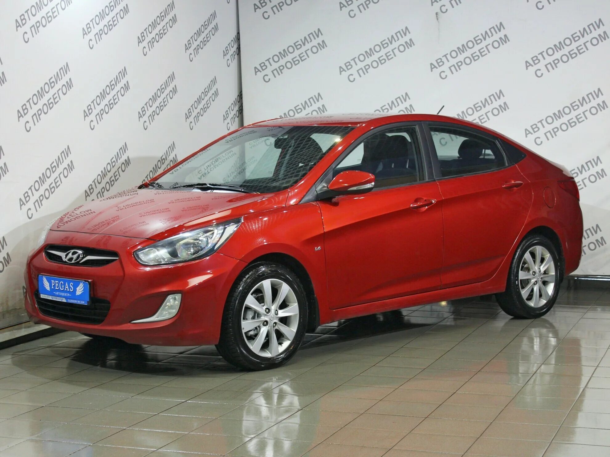 Купить б/у Hyundai Solaris I Рестайлинг 1.6 AT (123 л.с.) бензин автомат в Москв