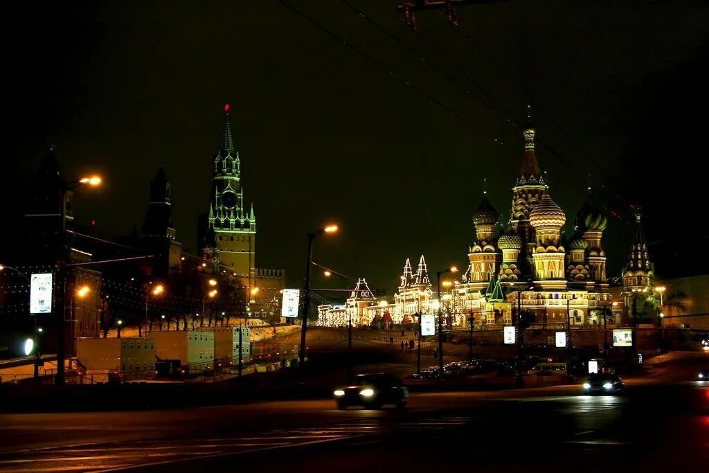 Скинь москва. Москва ночью. Ночной Кремль Москва. Москва Кремль ночью. Ночная красная площадь в Москве.
