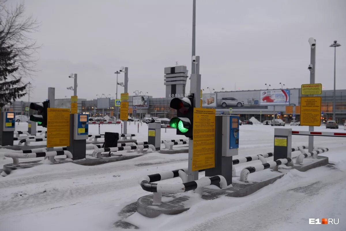 Шлагбаум аэропорт кольцово. Парковка в кольцово. Карта аэропорта кольцово екатеринбург. Схема парковки в кольцово екатеринбург. Схема парковки аэропорта кольцово.
