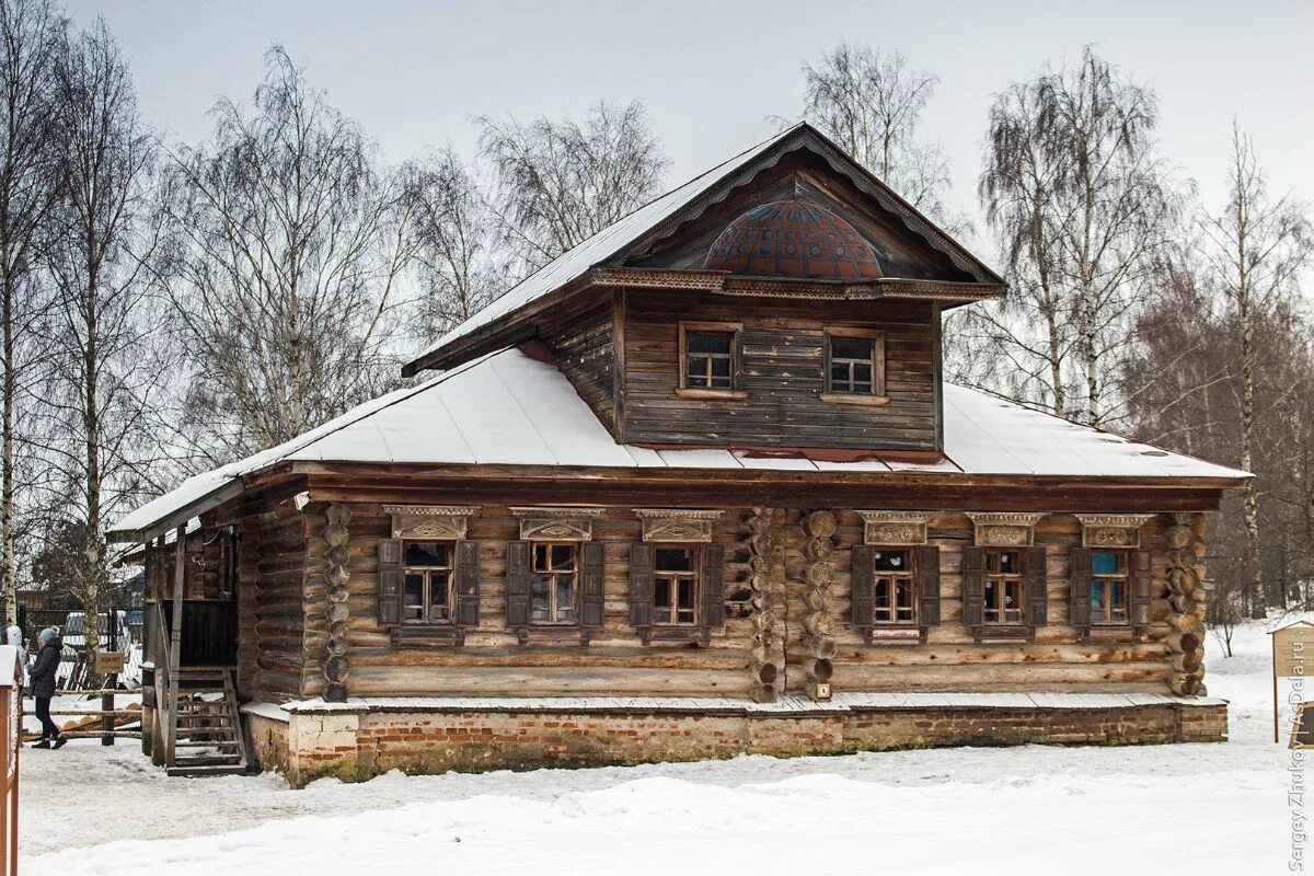 Дом был большой старинный. Русская изба пятистенок. дом с мезонином, музей деревянного зодчества в суздале». северная изба, пятистенка. уральская изба пятистенок.