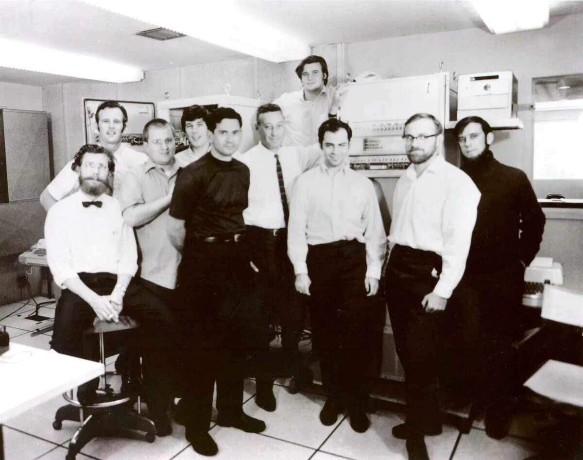 Первая сеть. Сеть арпанет 1969. arpanet 1969 создатели. 1969 году в сша компьютерная сеть arpanet. создатели сети арпанет.