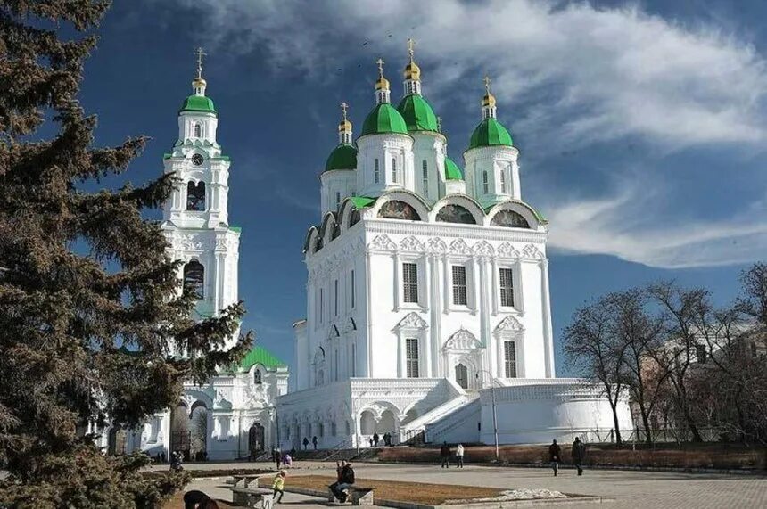 Астраханский кремль астрахань. Храм в астраханском кремле. Историко-архитектурный комплекс «астраханский кремль». Каменный астраханский кремль. Астраханский кремль астрахань.