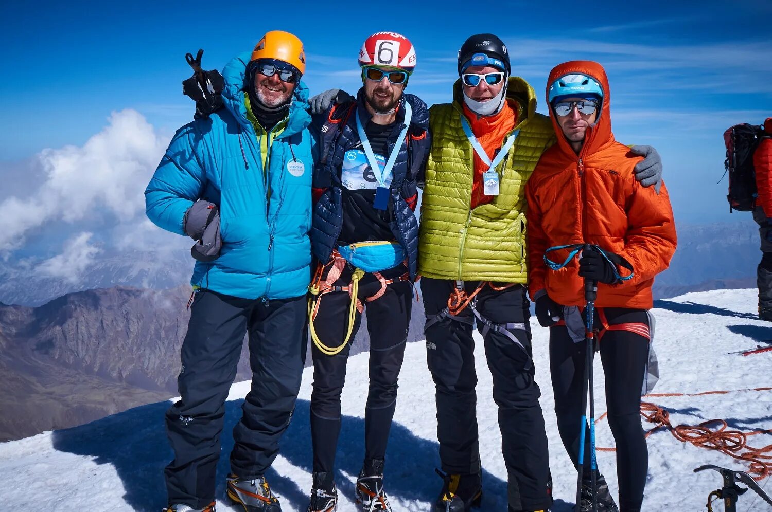 Зимний екатеринбург. Красная площадь фото. Рождественская ярмарка в москве 2022. Солидол солнечная долина. Афиша мероприятий на праздничные январские дни.