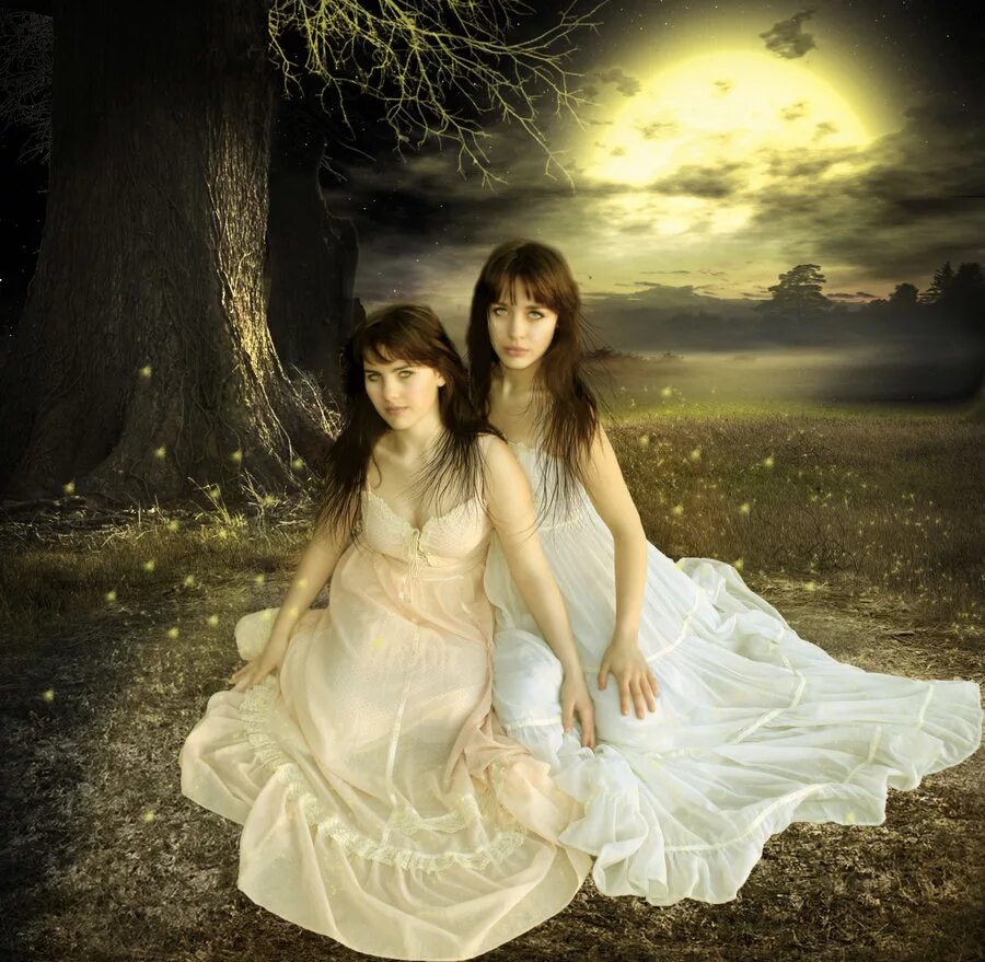 I have two sisters they are. Картина 2 сестры. картины сестрички. сияние 2 сестры призраки. castle of the two sisters.