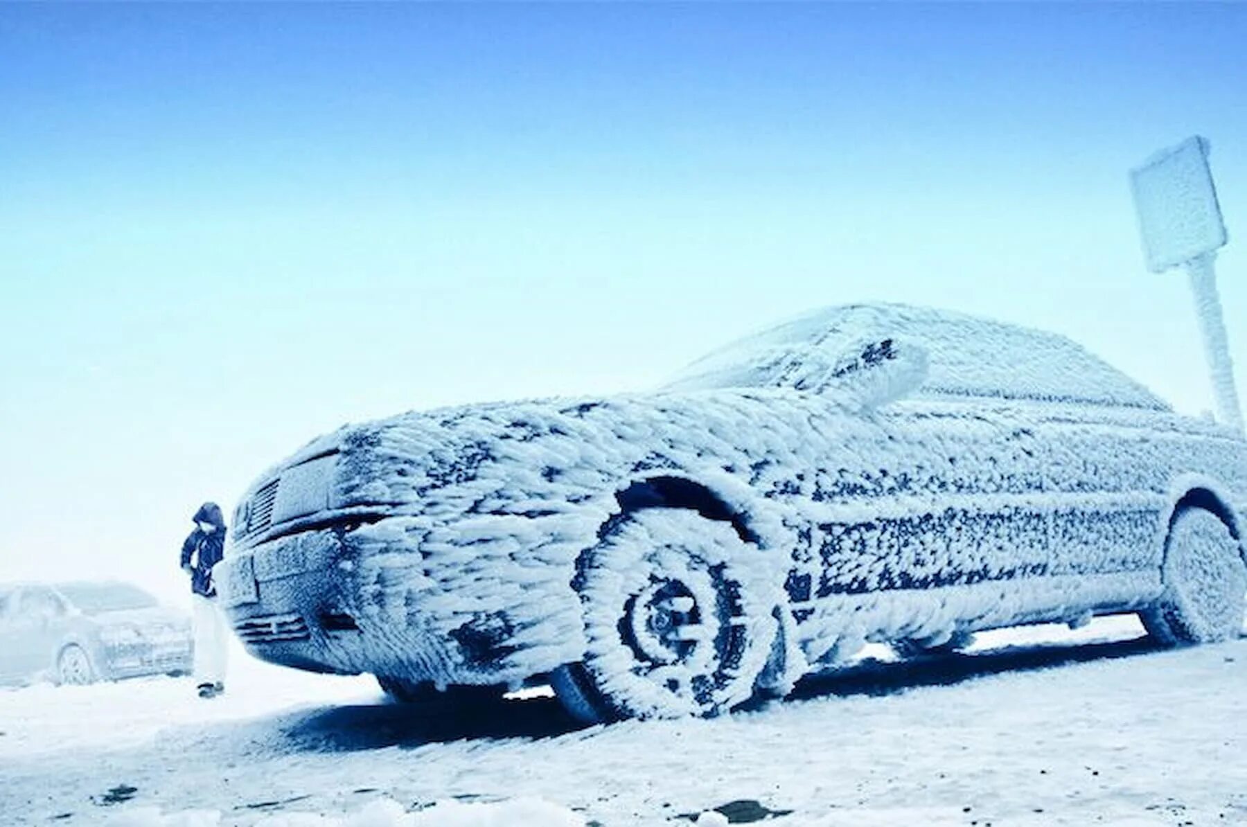 Cold car. Замерзшая машина. Замерзший автомобиль. Обледенелая машина. Машина во льду.