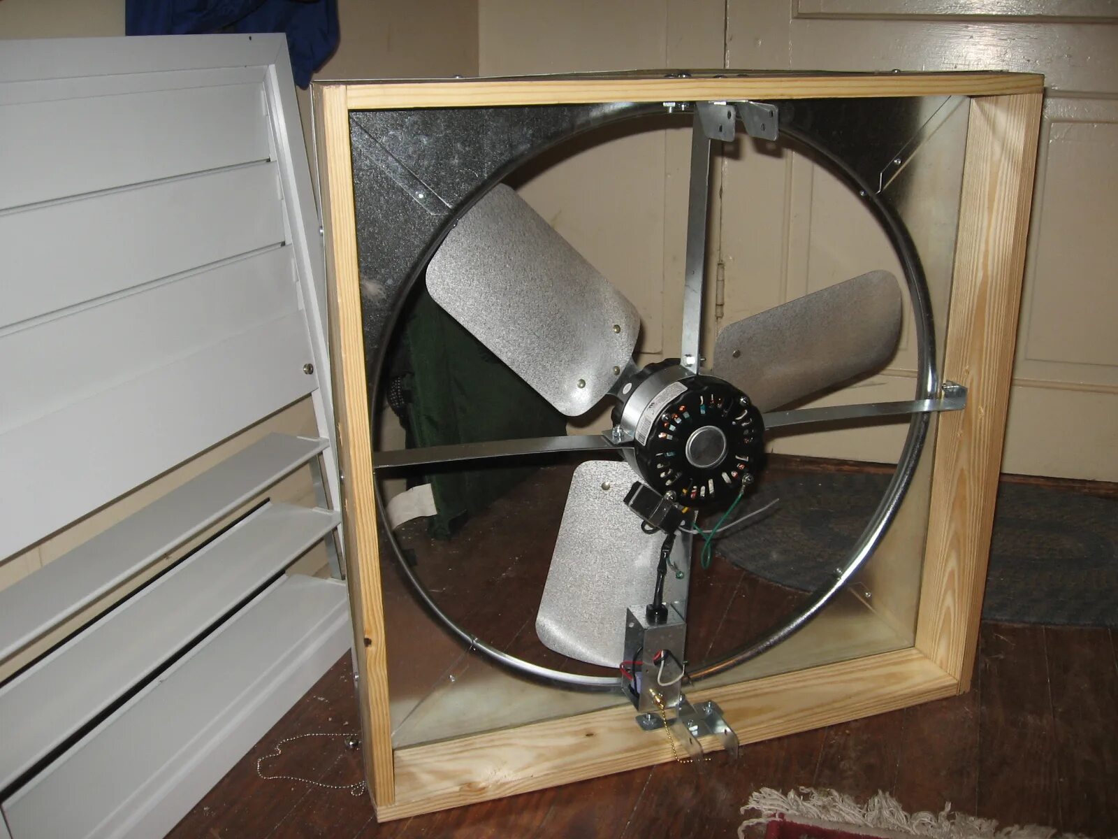 Вентилятор оконный ВРР АВ-150  жалюзи реверс (д-160 мм, 300 м3/ч, 25 Вт). Оконный вентилятор. Старый вентилятор. Вентилятор оконный приточный.