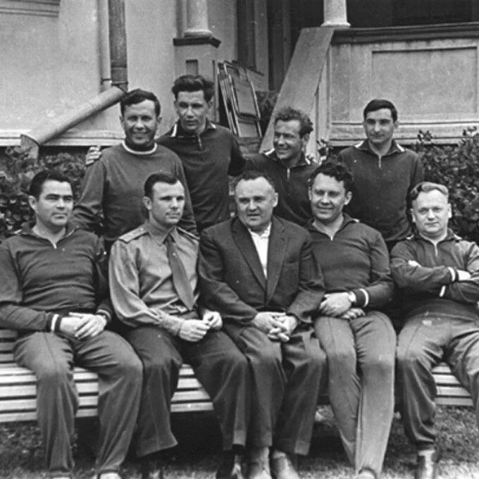 Первый отряд космонавтов 1960. 1 отряд космонавтов. Гагарин в отряде космонавтов. Картинки первых космонавтов. Картинки первых космонавтов.