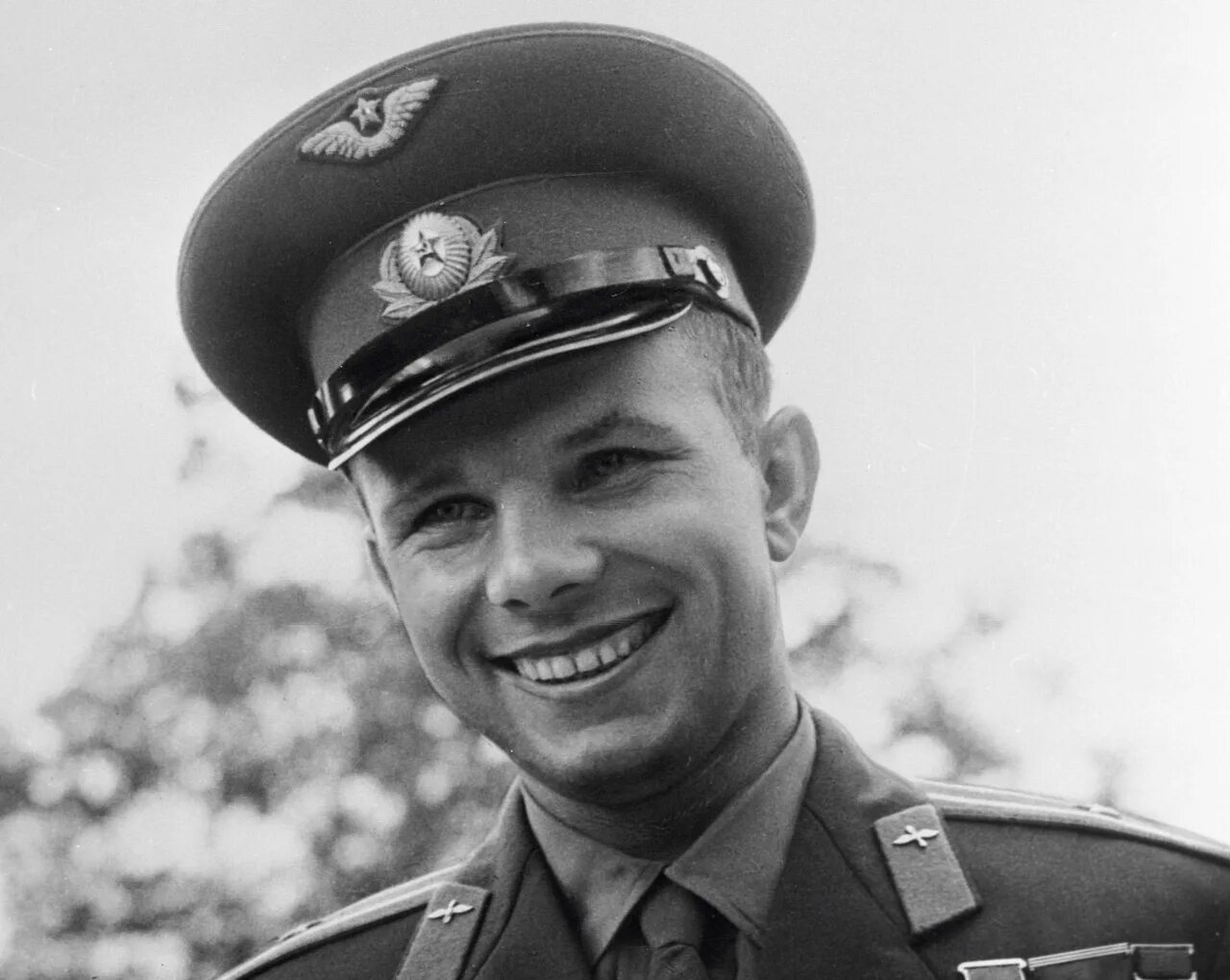 Гагарин космонавт. Гагарин летчик.