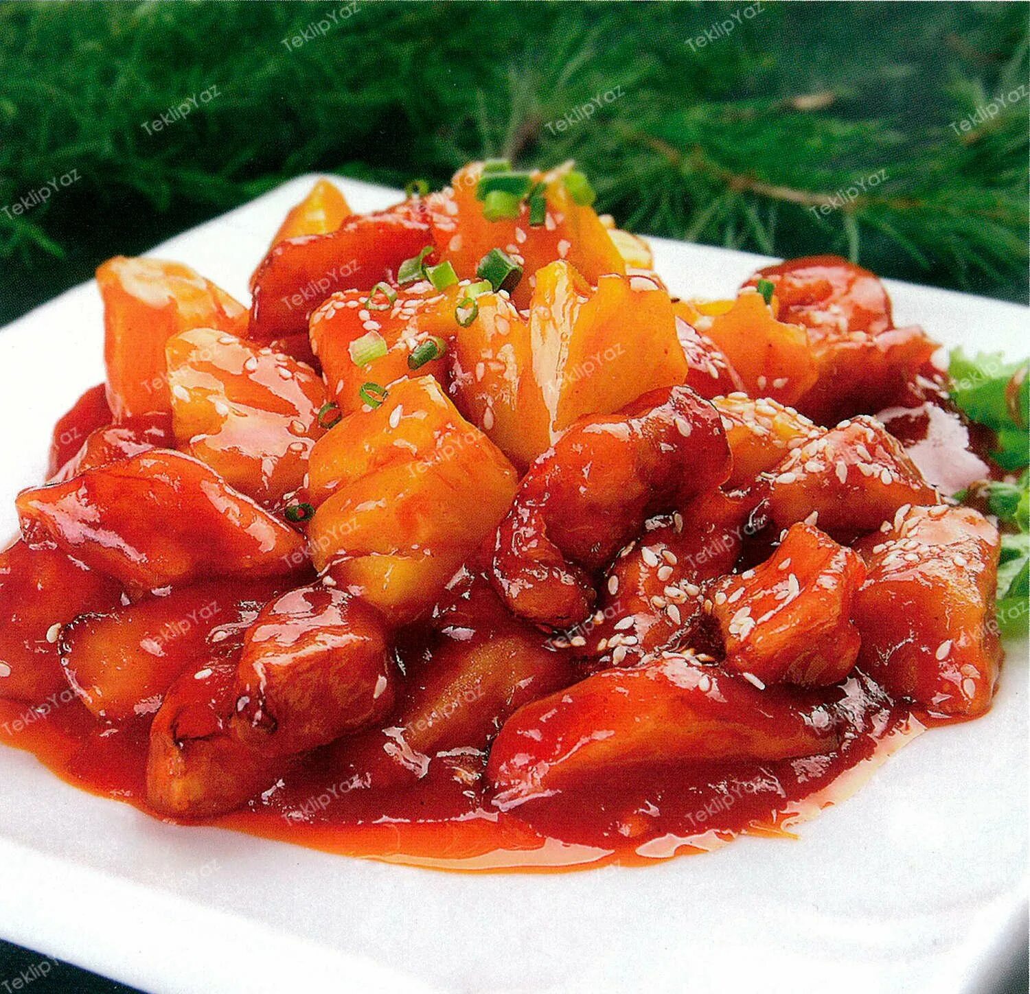 Рецепт китайского сладкого мяса. Курица с ананасами в кисло-сладком соусе. Курица по пекински в кисло-сладком соусе. Индейка в кисло-сладком соусе. Индейка в кислосладком сойск.