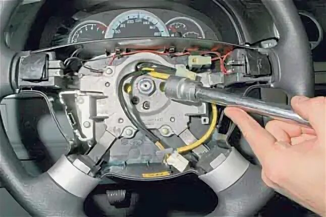 Как снять руль лачетти. Lacetti chevrolet снятие руля. болты крепления подушки безопасности лачетти. съемник руля лачетти. шлицы руля lacetti седан.