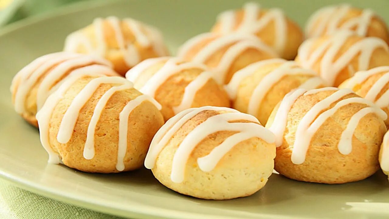 Грушевый пирог. Булочки с повидлом из дрожжевого тес. Выпечка хлеба. Погача. Рогалики из слоеного теста.