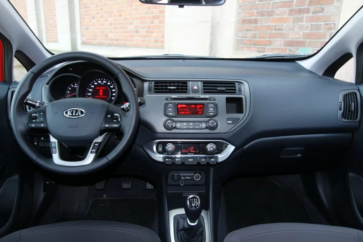 Kia Rio 2012. Кия Рио 4 механика. Kia Rio 3 2015 салон. Киа Рио 3 салон механика. Киа рио 3 сколько литров