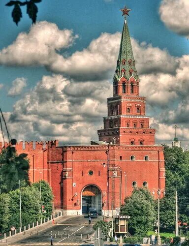 Боровицкая башня кремля фото Прогулки вокруг Кремля Клуб женщин младшего пенсионного возраста