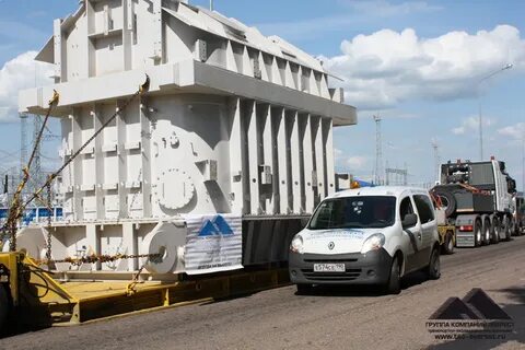 Грузовик перевозит партию 270 тонн