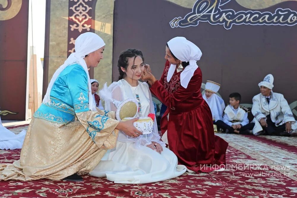 сватовство в казахстане. ерулік казахская традиция. казахская традиция кудалык. той у казахов. сватовство у казахов.