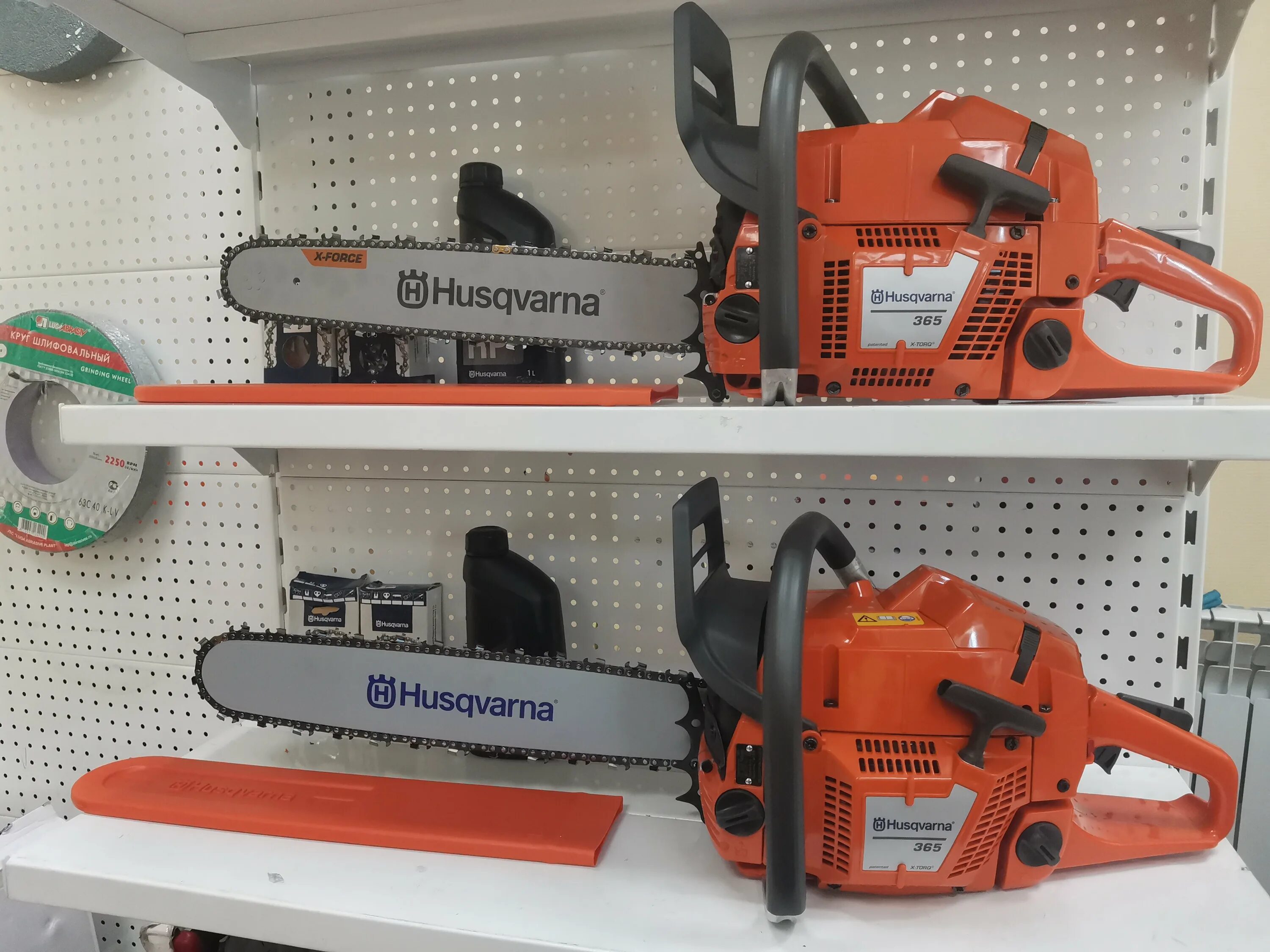 Хускварна 132 бензопила. Пила хускварна 236. Husqvarna 235 бензопила. Бензопила husqvarna 365 sp 18 9670828-18. Хускварна 372.