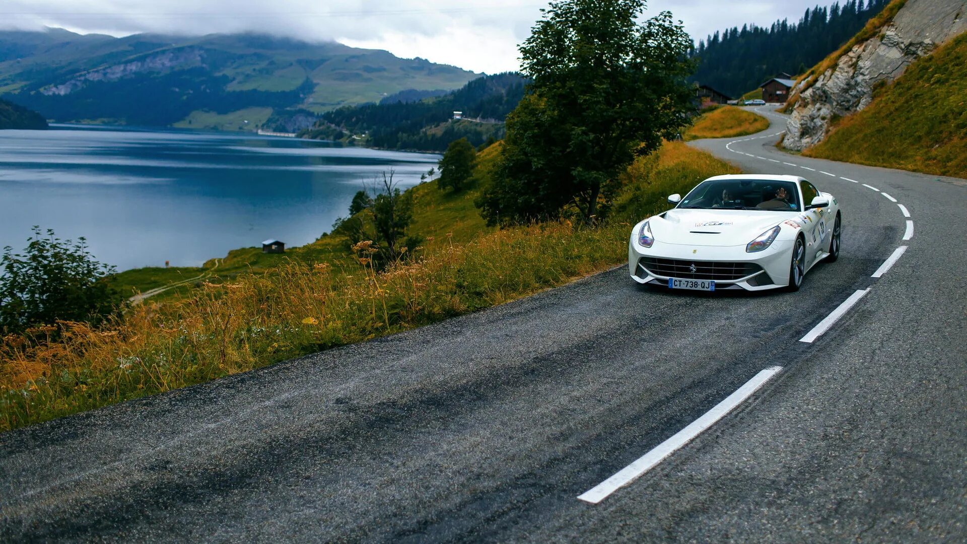 машина на дороге. автомобильное фото. машина на дороге. машина на дороге. Mercedes sls amg 2009.