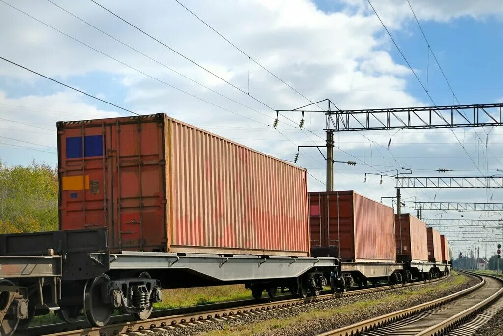 Товарный поезд вагоны. Товарный поезд вагоны. Грузовой вагон ржд полувагон. Товарный поезд вагоны. Жд вагоны грузовые.