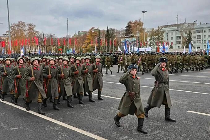 Парад 7 ноября города. Парад куйбышев 1941. военный парад в куйбышеве 7 ноября 1941. парад 1941 года в куйбышеве самара. самара парад 7 ноября 1941.