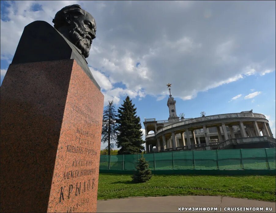 Северный речной вокзал москва. Парк речной вокзал москва. Парк дружбы на речном вокзале памятники. Парк северного речного вокзала. Северный речной вокзал после реставрации.