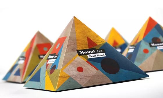 Упаковка в виде пирамиды. Упаковка в виде пирамидки. Упаковка пирамидка. Коробочка оригами пирамида. Коробки картонные треугольные.