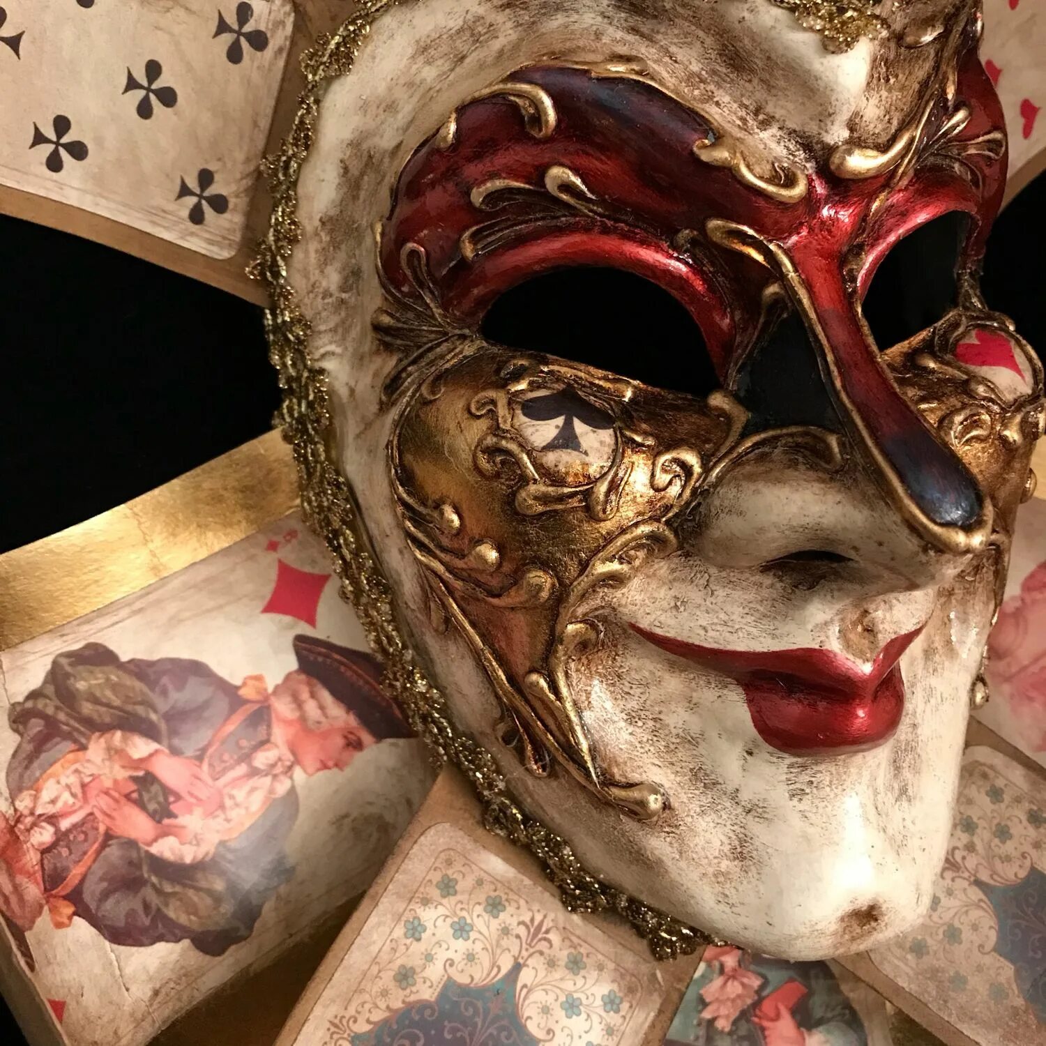 Маска полный выпуск. Венецианская маска Джокера. Маска Джокер Венеция. Венецианские маски Коломбина Джокер. Венецианская маска Дон Жуана.