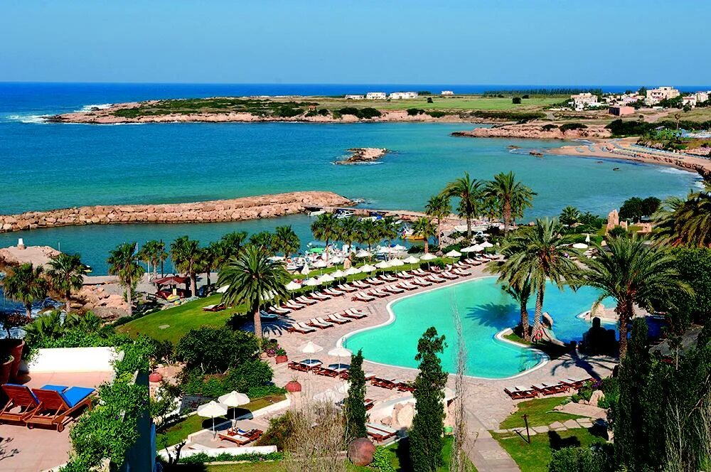 Отель coral beach. Корал Бич отель Пафос Кипр. Coral Beach Hotel & Resort 5* (Пафос). Кипр пляж карарале Бич. Пафос Кипр коралловый пляж.