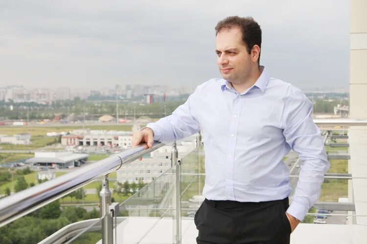 генеральный директор компании фарид мадани. деловые линии генеральный директор. мадани фарид. деловые линии генеральный директор. фарид мадани генеральный директор.