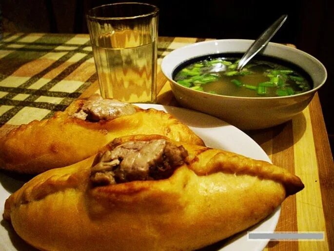 Бульон с пирожками. Рыбное консоме. Трактир расстегай. Трактир расстегай. Расстегай с налимьей печенкой.