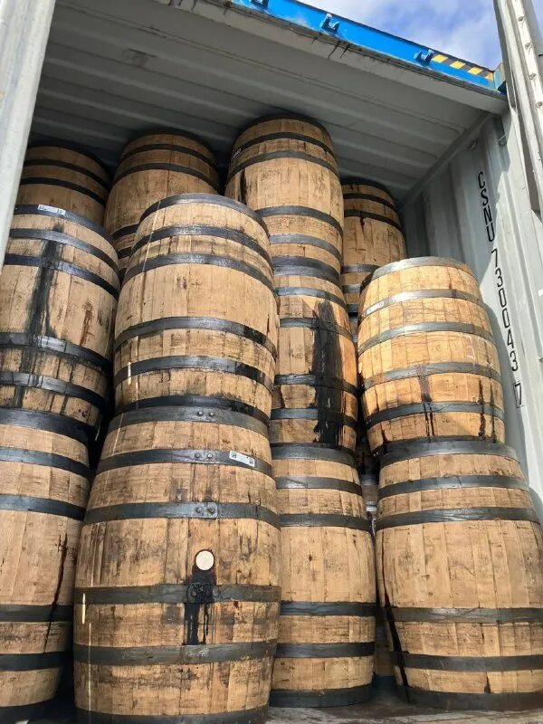 Тележка опрокидыватель для бочек 200 л. Емкость для сбора дождевой воды с крыши. Бочка для полива на даче. Бак система сбора дождевой воды. Старый русский дуб бочки купить.