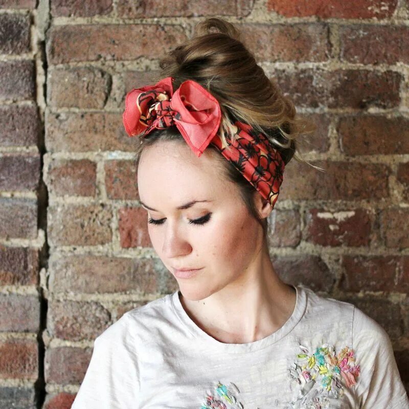 Как завязать солоху. Солоха. Прическа с солохой. Прическа с платком на средние волосы. Повязка солоха.