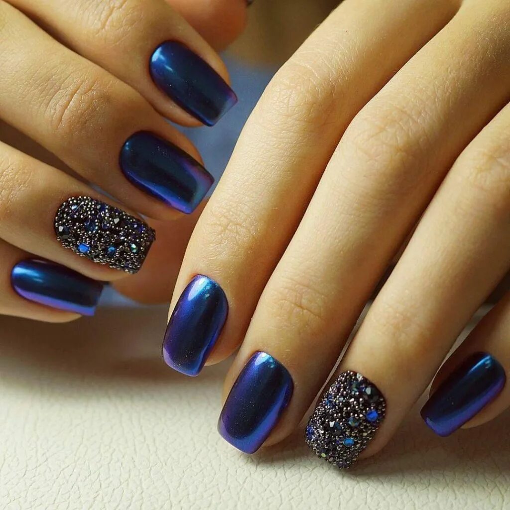 Дизайн синих ногтей 2024. Синий маникюр. Красивые синие ногти. Шеллак синий. Синий маникюр на короткие ногти.