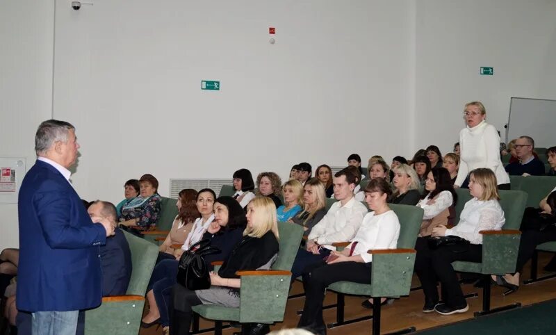 Руководитель мфц мегион. Мфц мегион. Мфц ханты-мансийск руководитель. Мфц мегион директор. Руководитель мфц мегион.