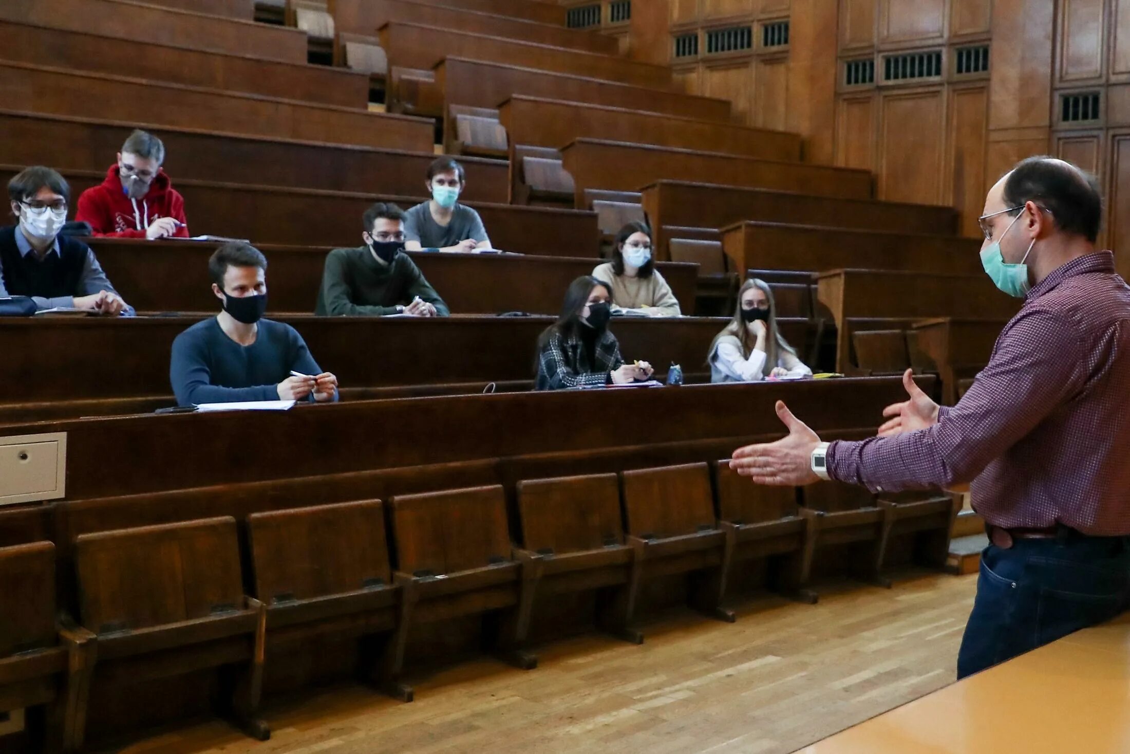 Преподаватель вуза москва. Преподаватель в университете. Педагог в университете. Преподаватель вуза. Учитель в университете.