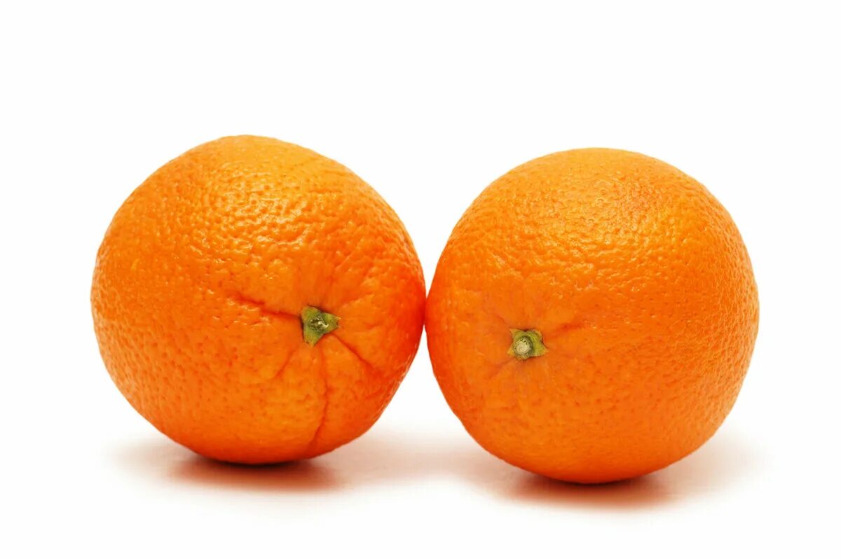 Two oranges. 2 Апельсина. 2 Апельсина на белом фоне. Апельсин 2 штуки. Оранжевый апельсин 2 штуки.