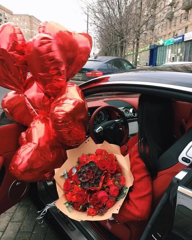 Цветы подарки в москве. Красивые подарки для девушки. шикарный подарок девушке. роскошные подарки для девушек. машина с цветами.