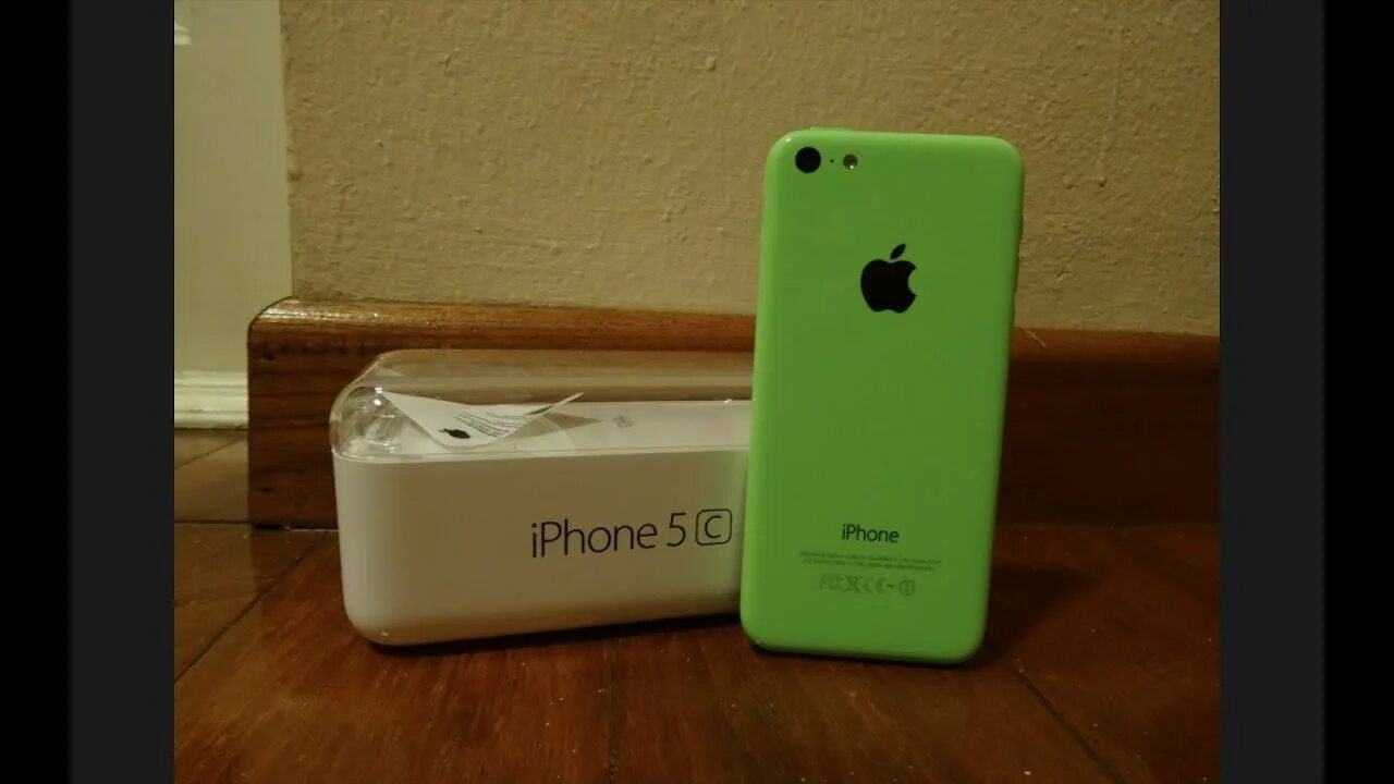 Iphone 5c зеленый. Iphone 5c коробка. Iphone 5c 2013 Green. Чехол зарядка на солнечной айфон 5с. Купить iphone кирове