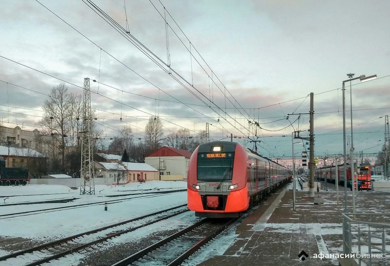 Электропоезд ласточка москва тверь. Поезд до твери. Электричка ласточка тверь. Ласточка москва тверь. Ласточка в бологое.