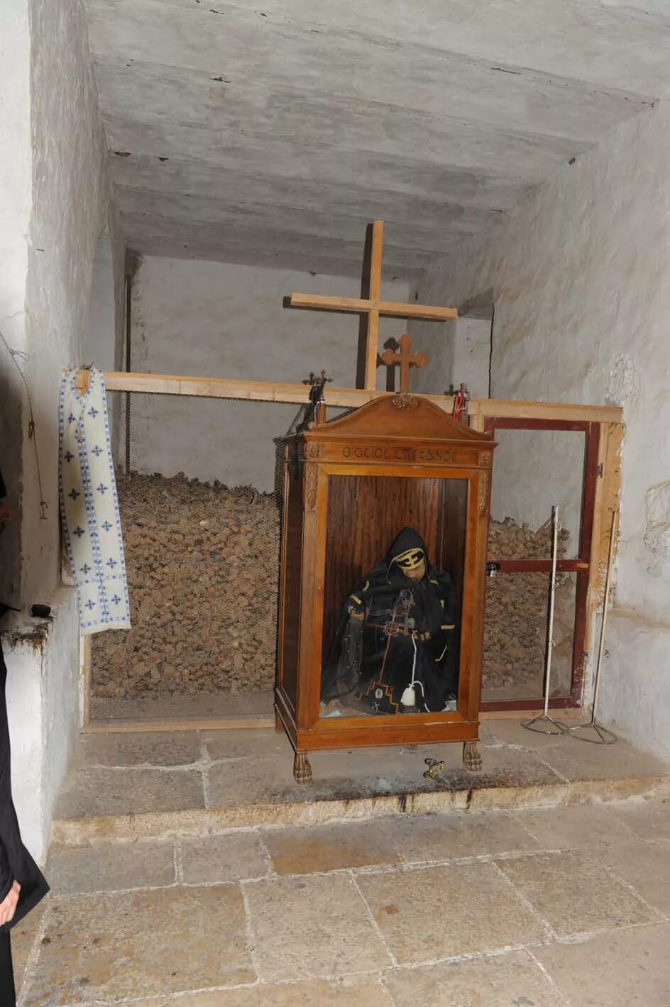 нетленные мощи княгини ольги. черепа монахов костница. николо пешношский монастырь мощи иона. мощи православных святых. мощи монаха.