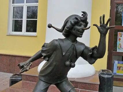 Памятники героям литературных произведений