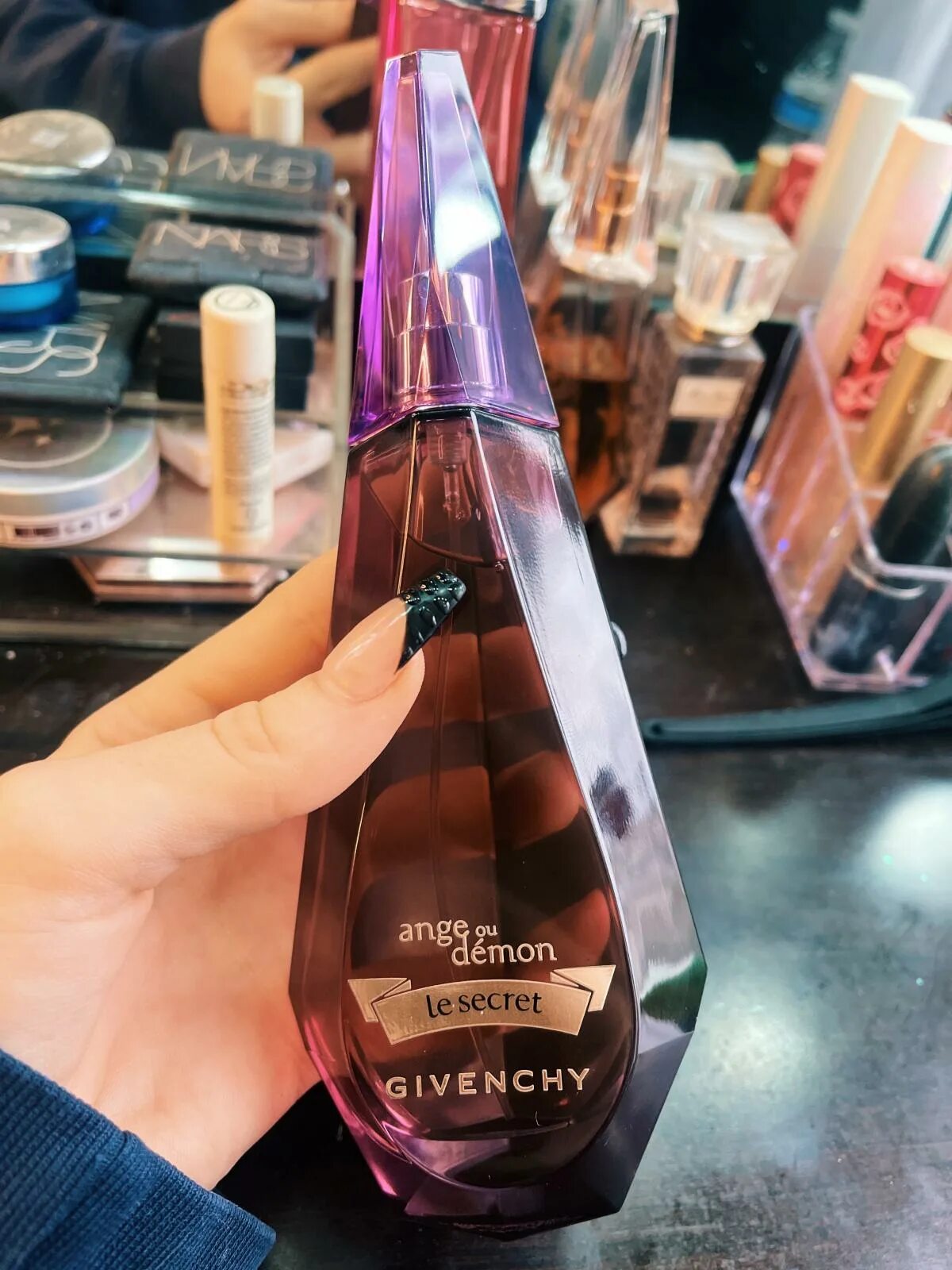 Ou demon le secret elixir. Ange ou Demon le Secret Elixir. Givenchy ange ou Demon Elixir. Духи живанши ange ou Demon le Secret Elixir. Givenchy ange ou Demon le Secret Elixir. 100 Ml.