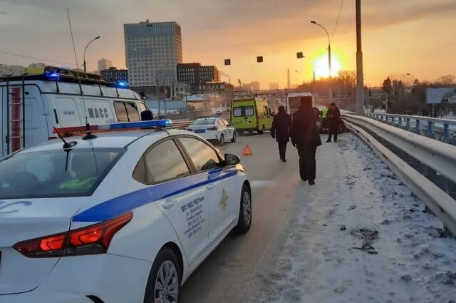 Авария в Новосибирске 27.11.2022 Тойота Камри. ДТП С автобусом Новосибирск. 27 ноября новосибирск