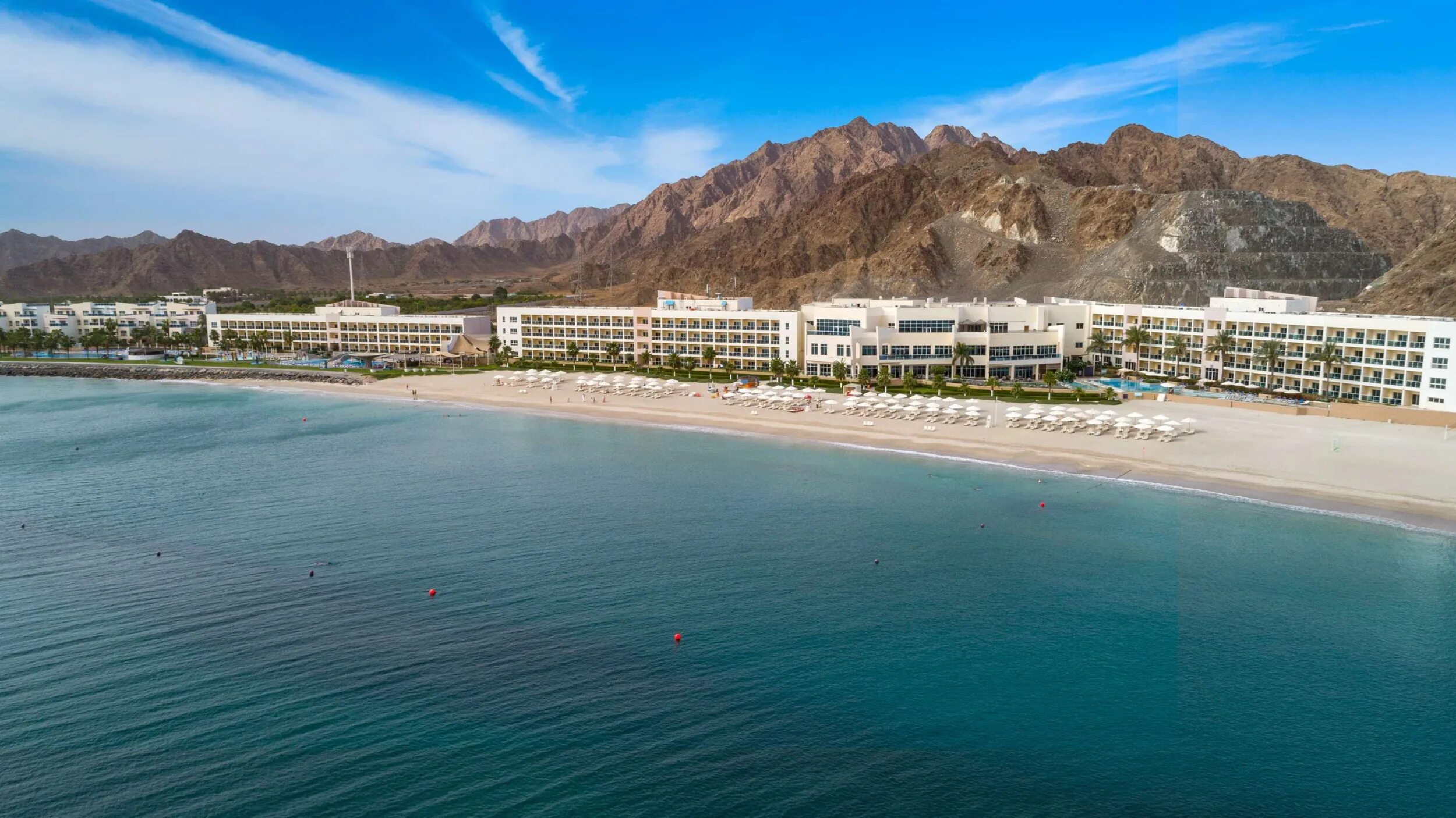 Radisson blu resort 5 оаэ фуджейра. Фуджейра radisson blu. отель radisson blu resort fujairah. рэдиссон фуджейра 5. рэдиссон блю оаэ фуджейра.