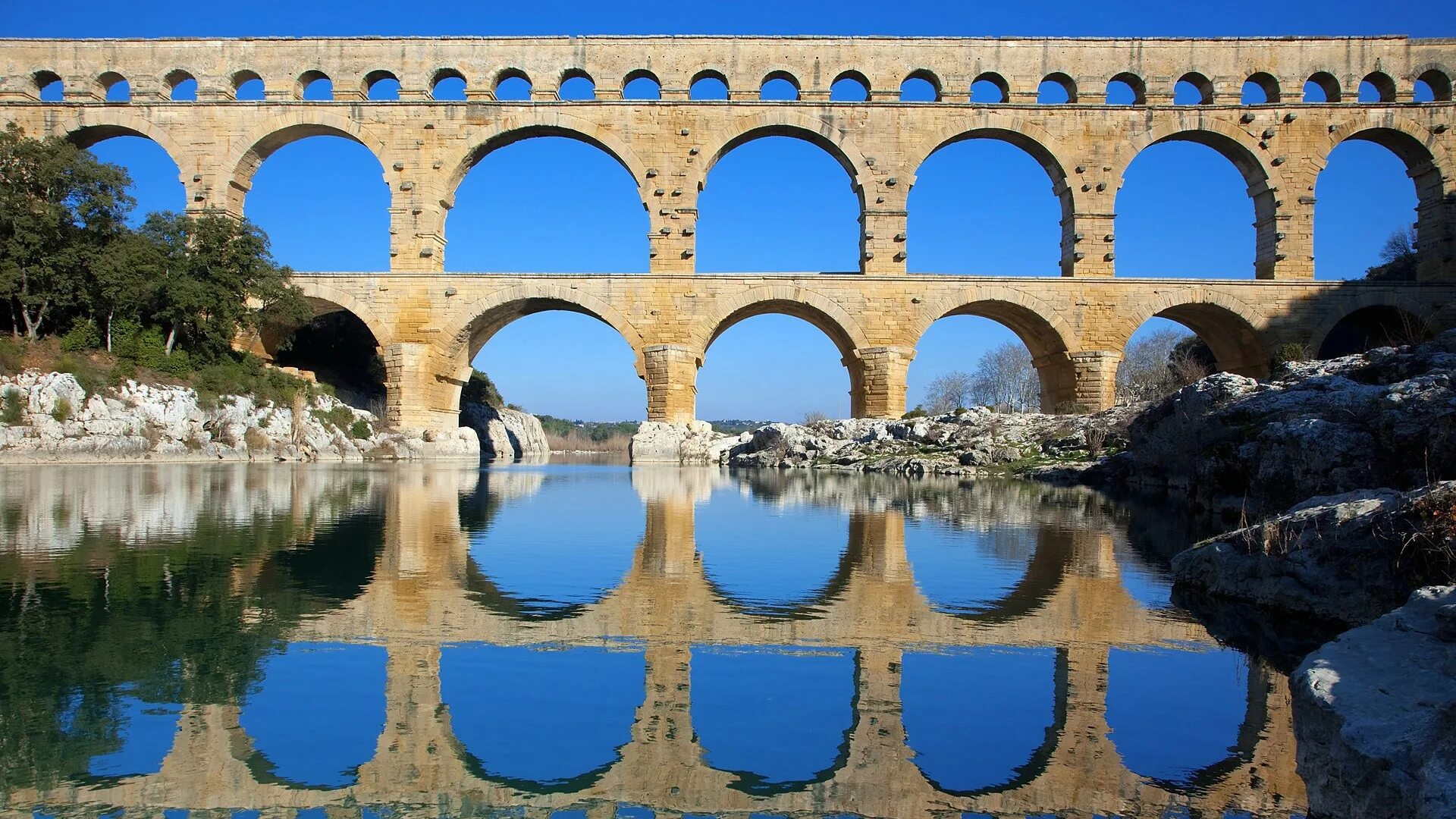 Пон вид. Акведук Пон-дю-гар. Акведук Pont du Gard (Франция). Пон-дю-гар во Франции. Римский акведук. Пон-дю-гар, мост с акведуком, Франция.