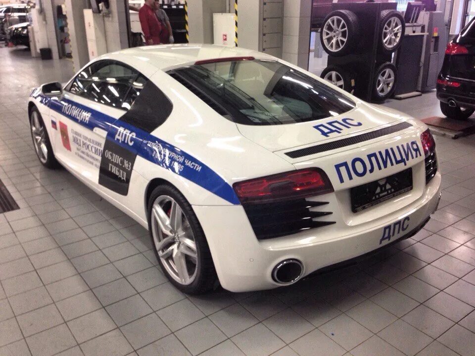 Audi r8 полиция Санкт-Петербурга. Автопарк полиции СПБ. ДПС Питера машины элитные. Ауди полиция России.