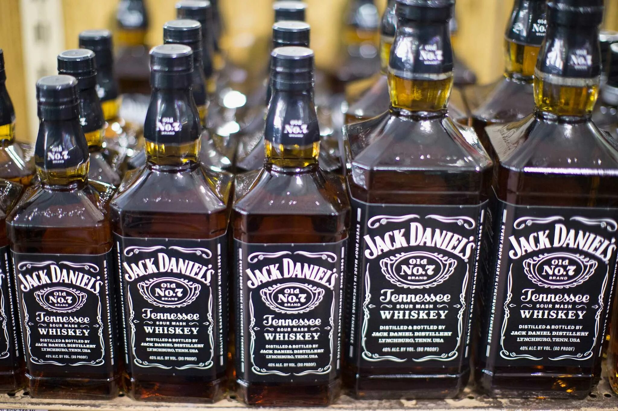 Бутылка виски. Виски Джек Дэниэлс. Jack Daniels виски. Виски Джек Дэниэлс подделка. Блэк Дэниэлс.