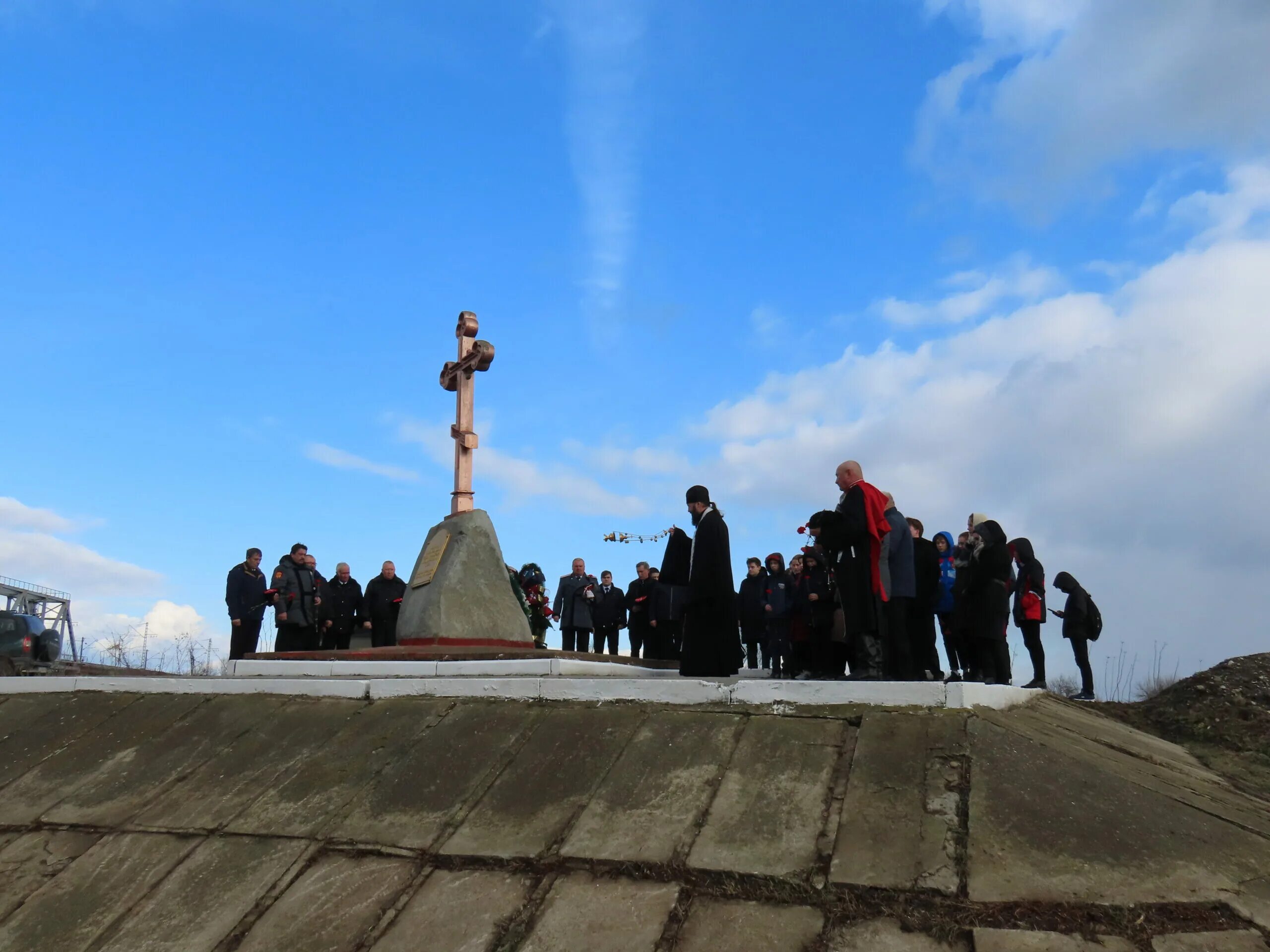 День памяти жертв политических репрессий казачества 24 января. Памятник убиенным казакам. Памятник убиенным казакам Крымская.