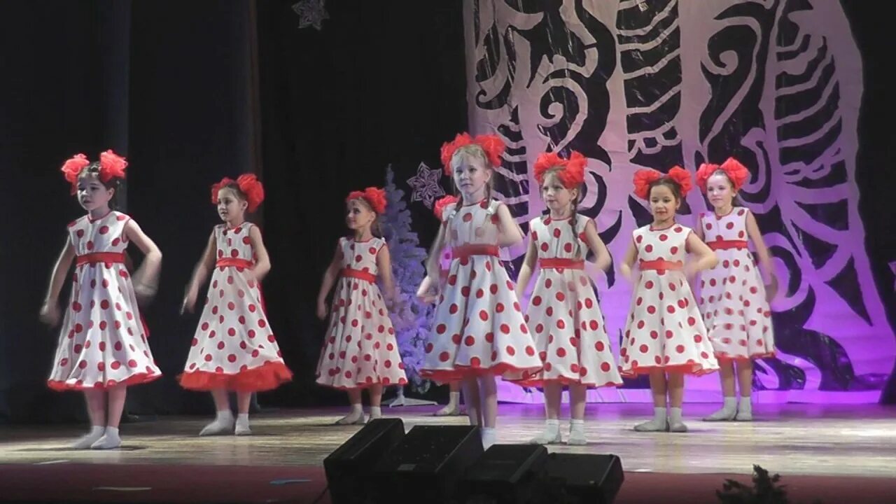 Танец милашки куклы неваляшки. Мы милашки куклы неваляшки танец. Танец милашки. Танец милашки. Танец милашки куклы неваляшки.